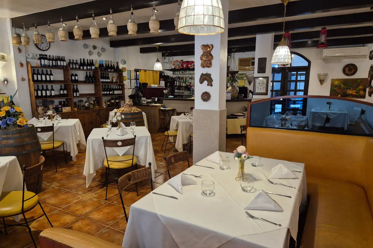 al bacio dining room 2