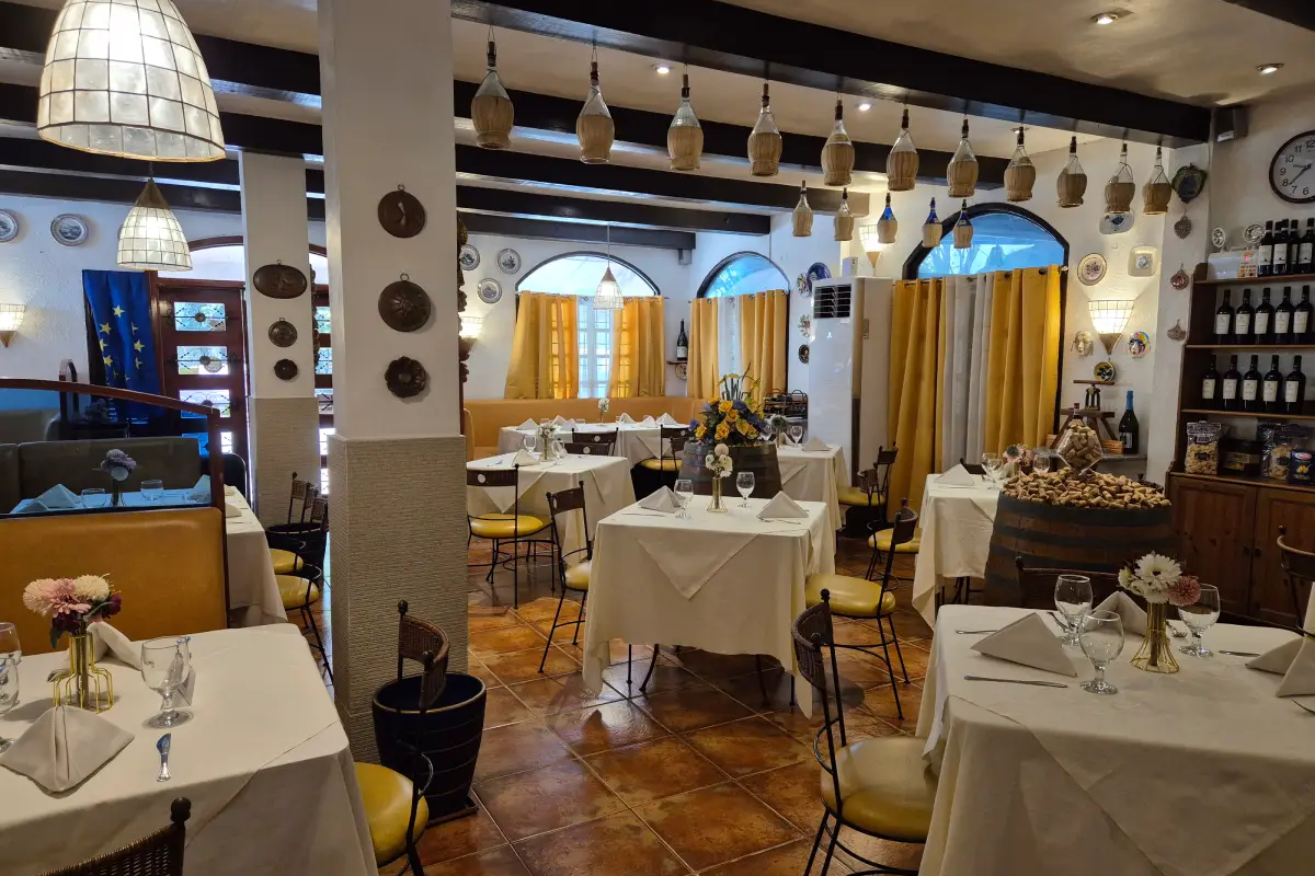 al bacio dining room 4