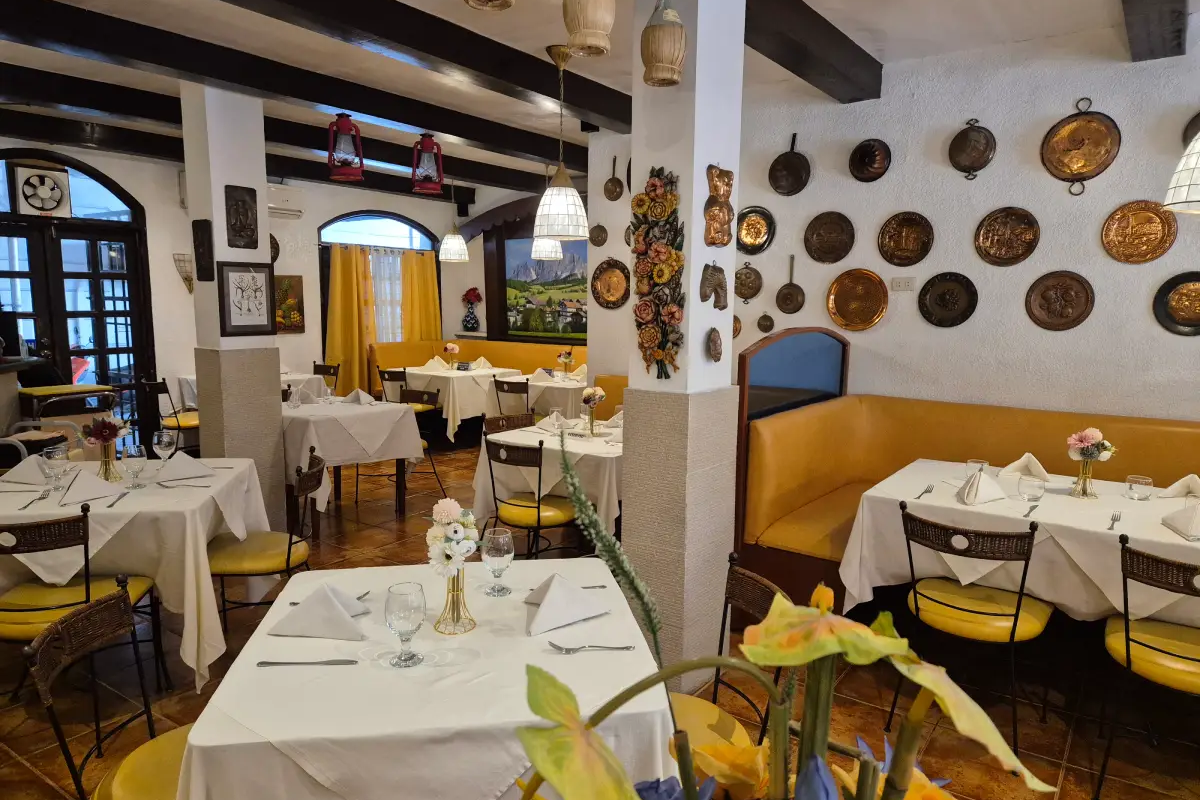 al bacio restaurant dining room 1