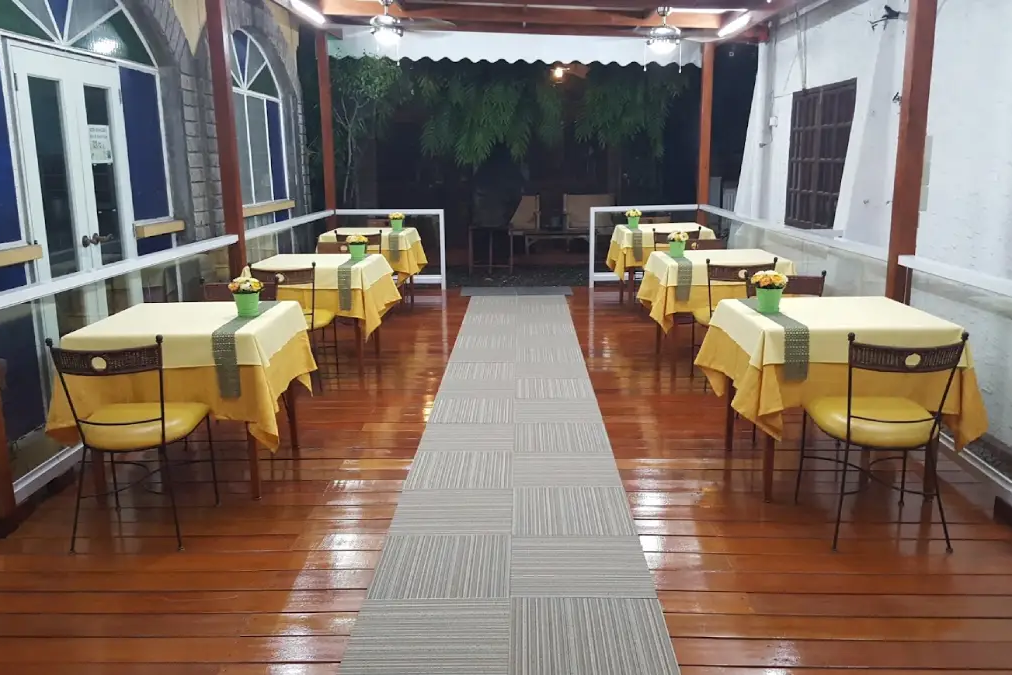 al bacio restaurant patio seating